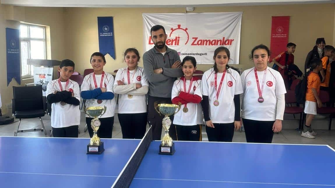 Okulumuz İlçemizde düzenlenen Küçükler Masa Tenisi Yarışması’nda okulumuz kızlar kategorisinde 1. ,  erkekler kategorisinde ise  3. olmuştur.